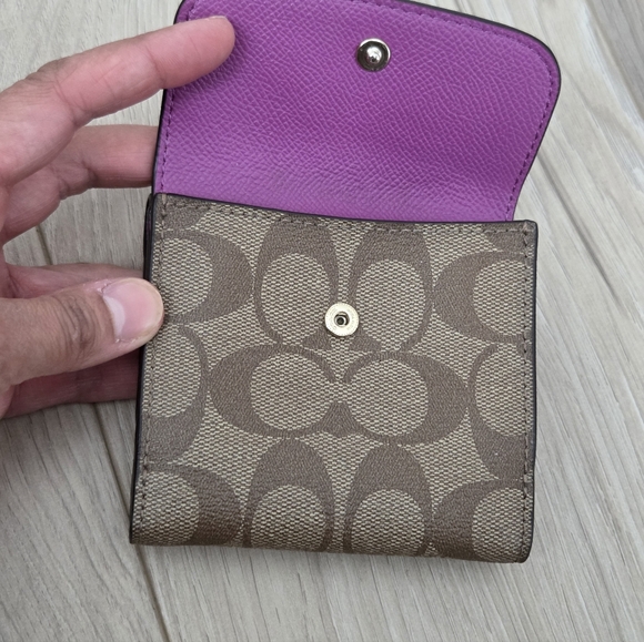 Coach Trifold Wallet 💜 - Picture 11 of 12